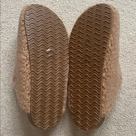 NWT! Intentionally Blank Apres Slippers - Picture 9 of 10
